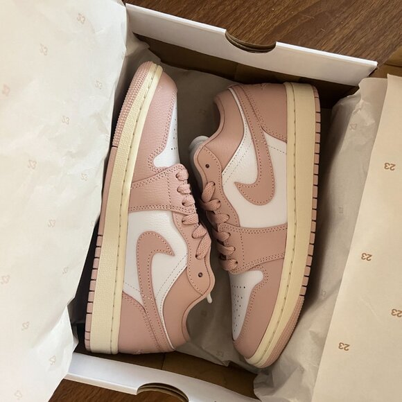 Nike Air Jordan 1 Low Pink - Picture 2 of 5